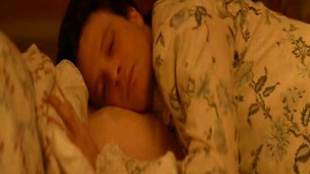 Porno Une brune en chaleur frotte sa chatte en suçant film porno streaming complet vf la bite d'un mec