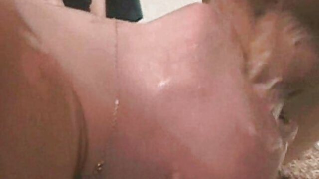 Porno Emo pornographie hd Couple baise sur le lit avant une faciale chaude